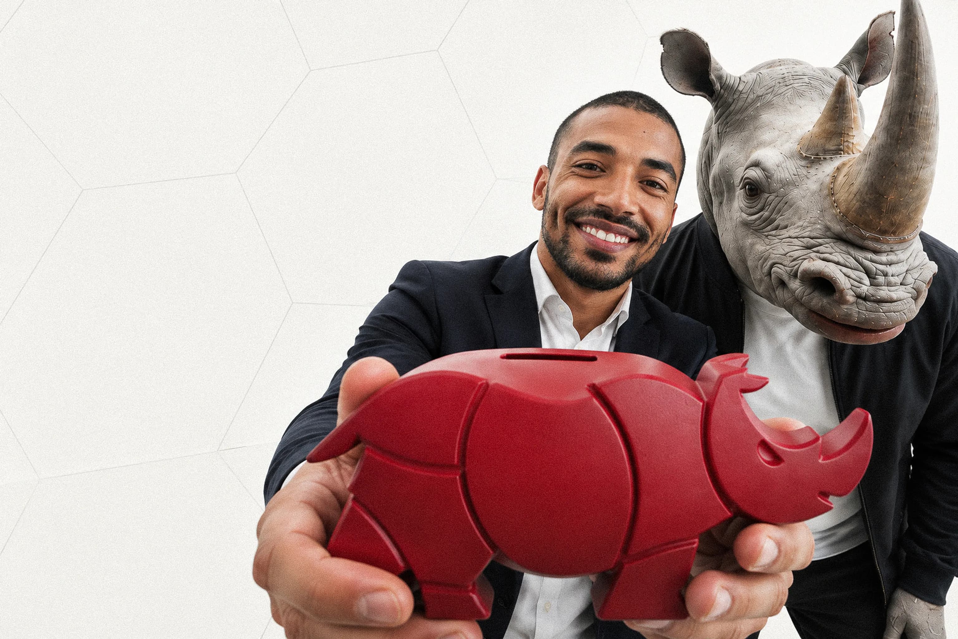 Programme secteur banque et assurance : un professionnel tient une tirelire rhinocéros rouge Groupe Rhinos